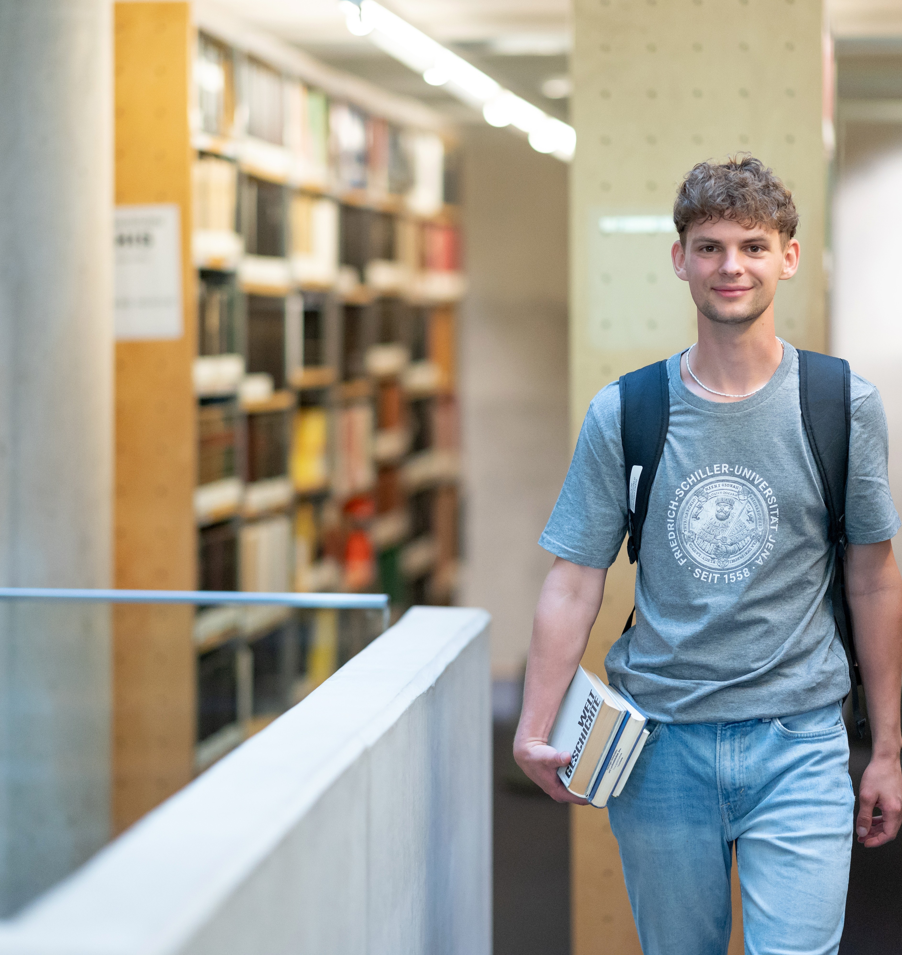 Zwei Personen vor einem Panorama von Jena